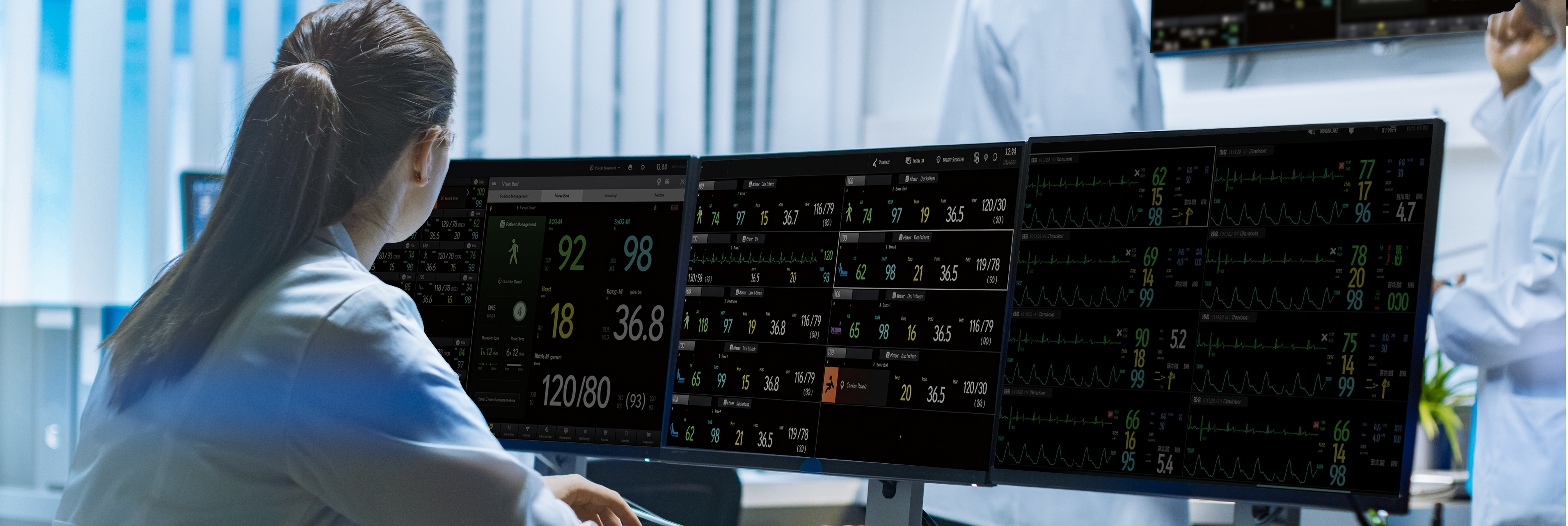 Central monitoring station and mobile terminal viewing multi-bed vital signs simultaneously
