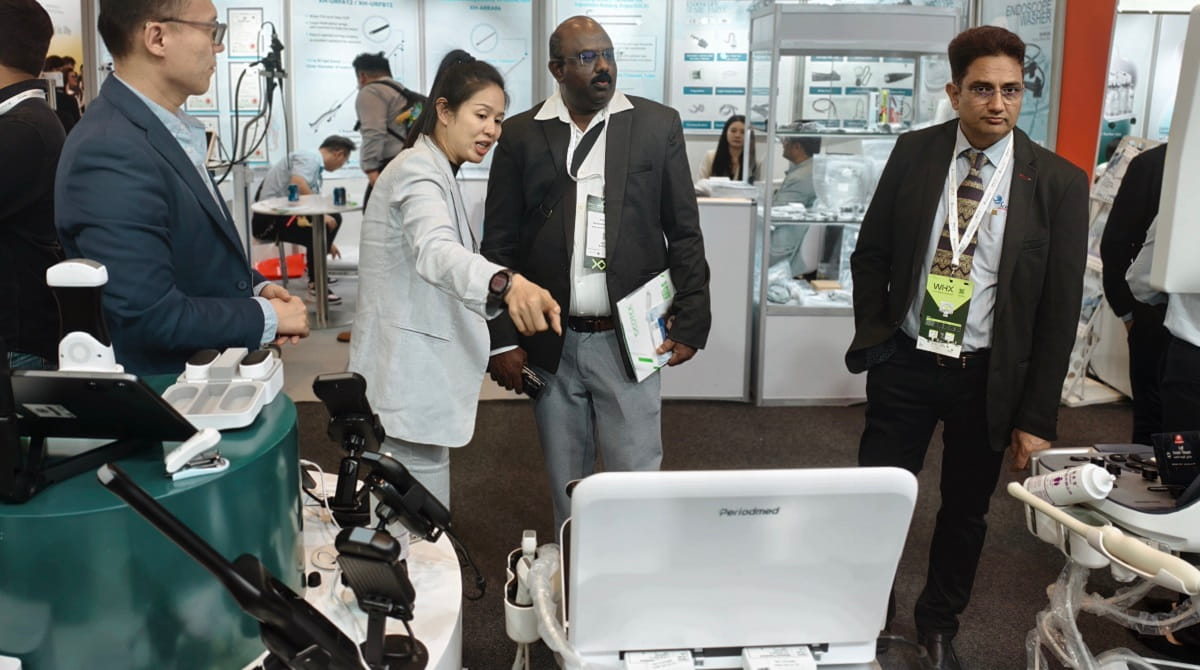 Periodmed sales team with customer