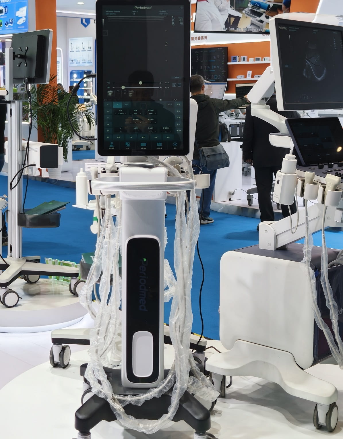 Periodmed new patient monitor cart2